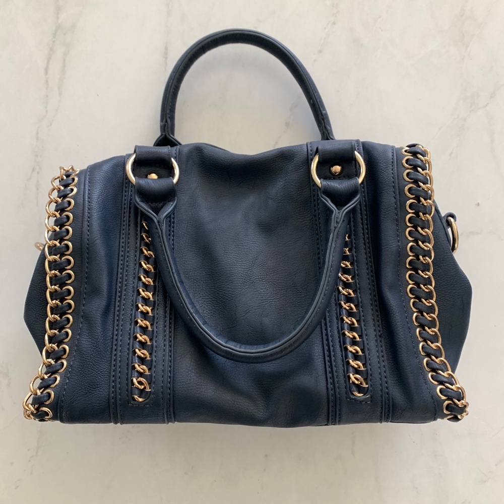 Chain and navy bucket bag